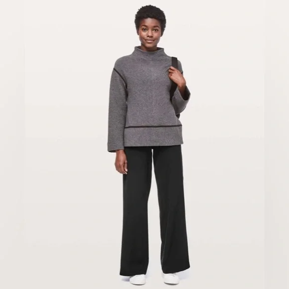 Lululemon On The Fly Pant Wide Leg Woven in Black Size 8 
Inseam 31.5" - Picture 10 of 10